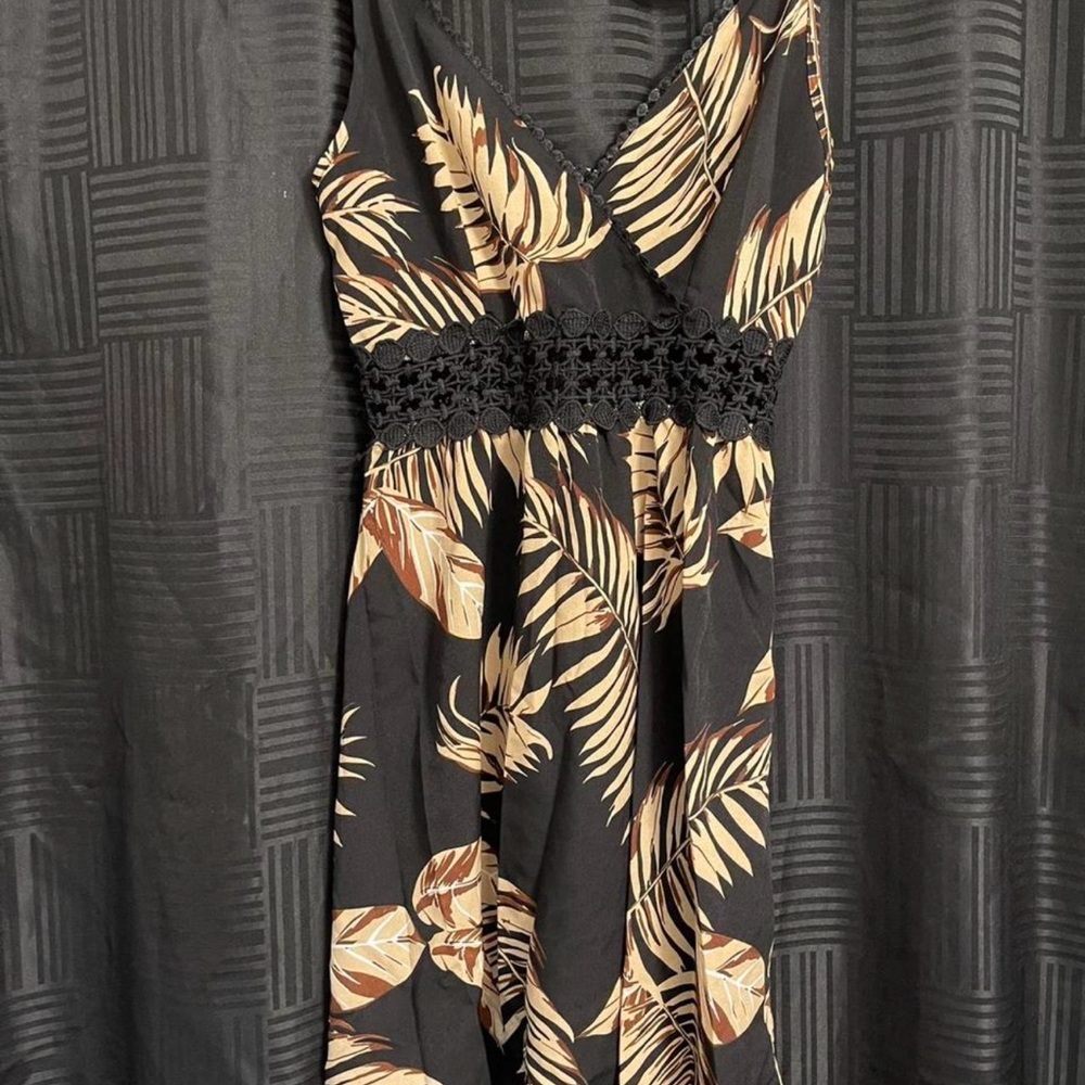 Cupshe Black and Tan Leaf Print Dress